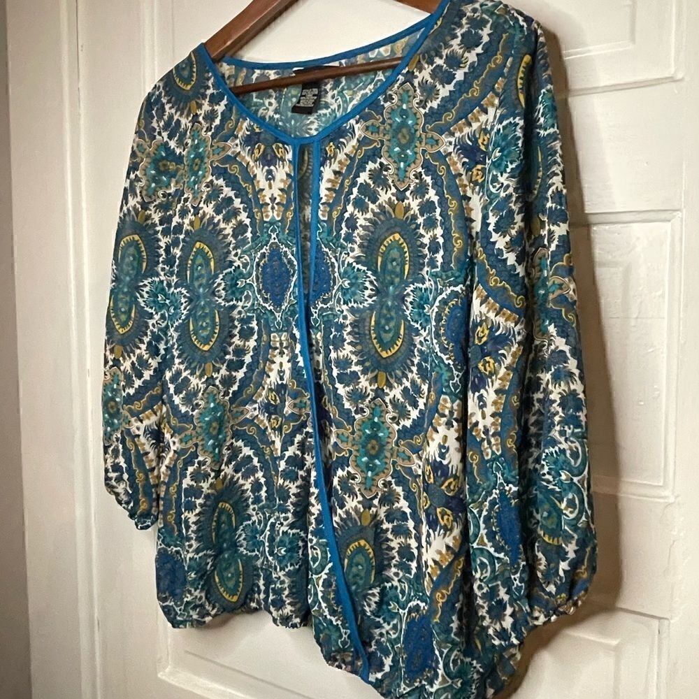 Jules and Leopold Sheer Blue Design Wispy Top w/ Open Keyhole & Bishop Sleeve - Picture 5 of 9